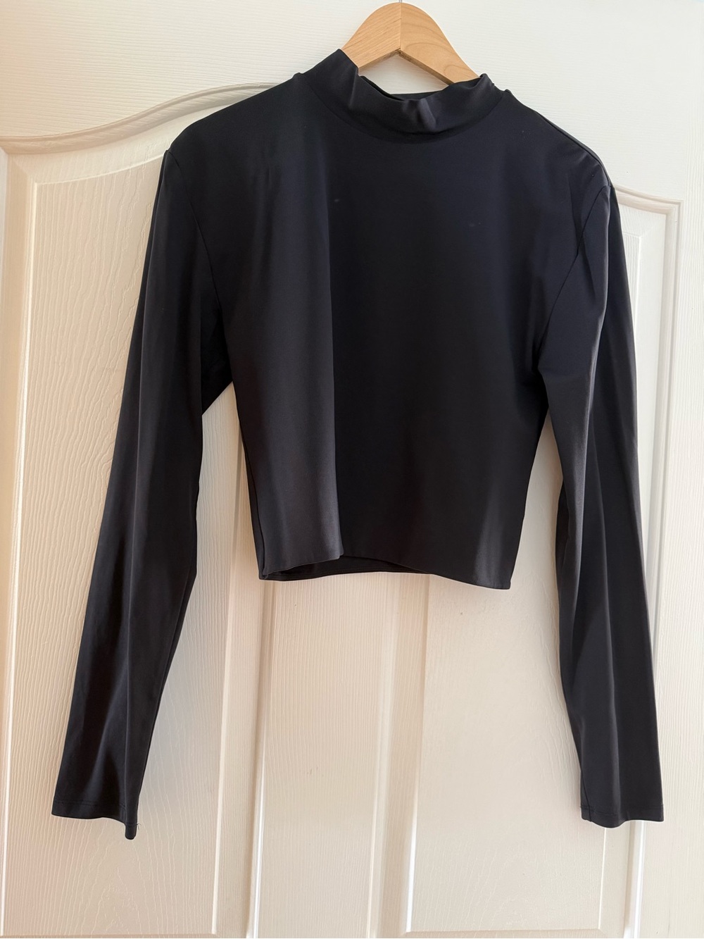 Aritzia Contour Black Long Sleeve Mock Neck Crop Top